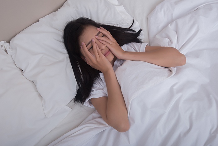 Cómo evitar que el estrés nos quite el sueño: como afecta estres sueno heelespana - HeelEspaña