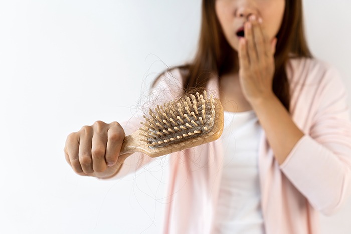 Caída excesiva del pelo, ¿qué puedo hacer?: causas caida pelo - HeelEspaña