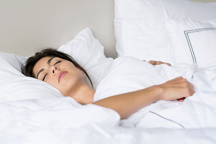 ¿Cuál es la mejor postura para dormir bien y descansar?: encontrar postura dormir - HeelEspaña