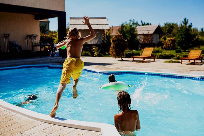 10 planes sanos y divertidos que hacer en verano en familia: planes niños verano - HeelEspaña