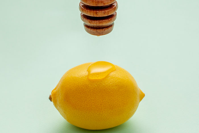 Miel con limón para la garganta en invierno: limon miel - HeelEspaña