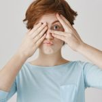 ¿Cómo descansar la vista? 7 ejercicios para mantener tus ojos sanos: tic ojos 150x150 - HeelEspaña