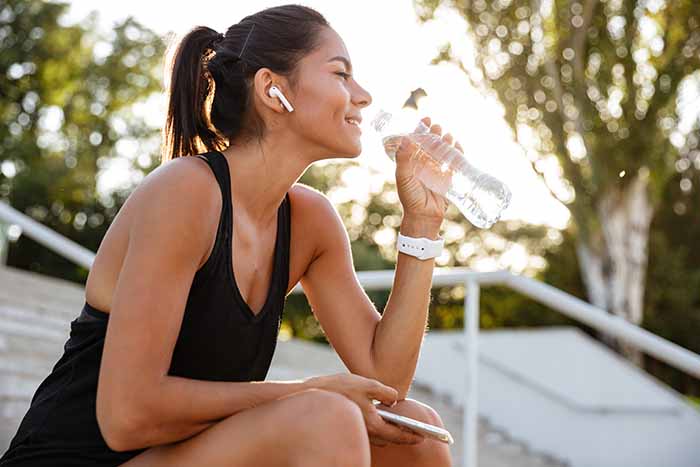 Deporte en verano: Consejos y precauciones a tener en cuenta: beber agua 1 - HeelEspaña
