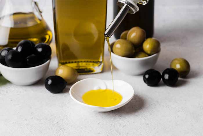 7 alimentos que bajan el colesterol y te harán más saludable: aceite oliva - HeelEspaña