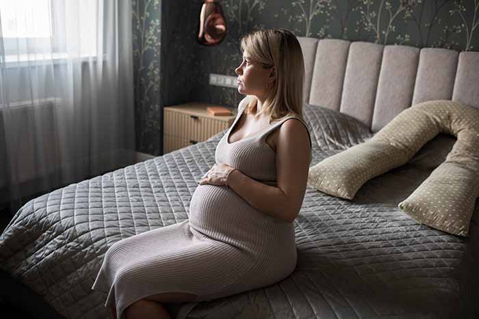 Insomnio en el embarazo: qué lo provoca y cómo tratarlo: embarazada dormir - HeelEspaña